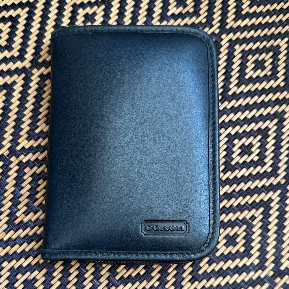 Vintage Coach Black Leather Zip-Around wallet 4565 black